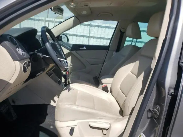 2011 VOLKSWAGEN TIGUAN S  