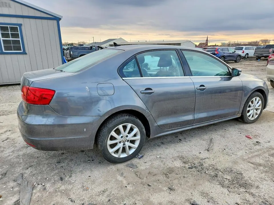 2013 VOLKSWAGEN JETTA SE  