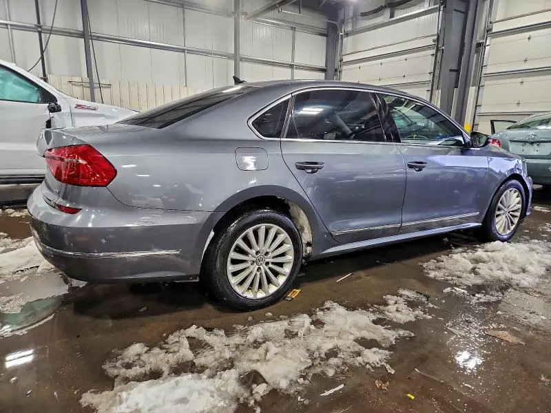 2016 VOLKSWAGEN PASSAT SE  