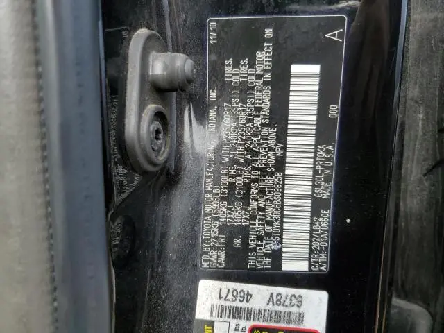 2011 TOYOTA SIENNA XLE  