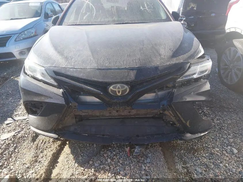 2018 TOYOTA CAMRY SE