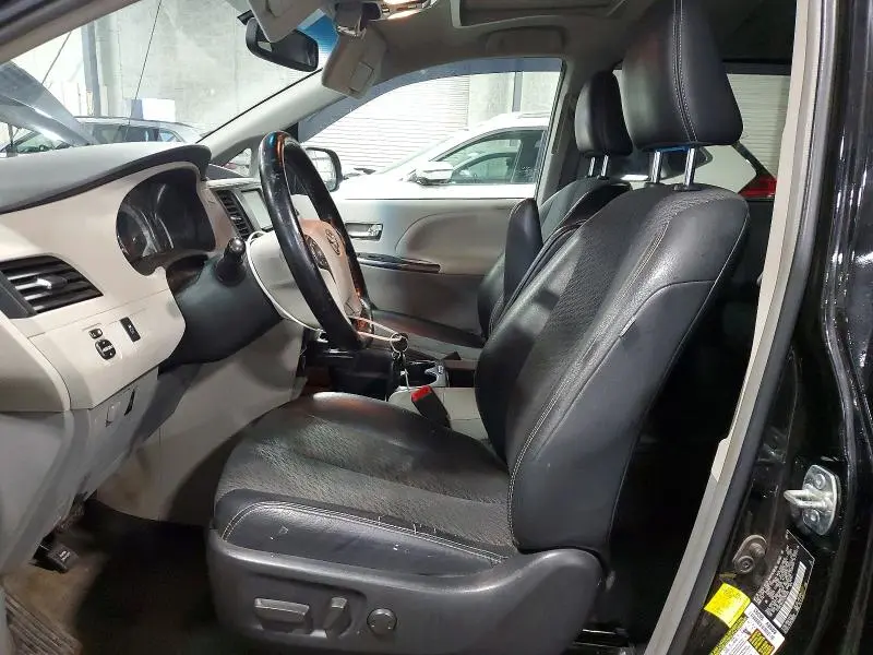 2012 TOYOTA SIENNA SE 8-PASSENGER  