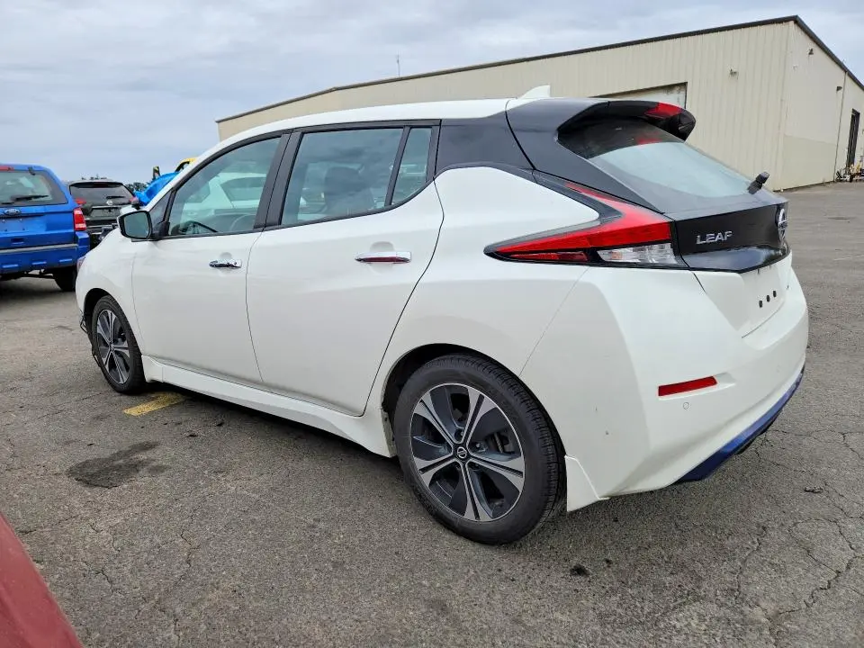 2022 NISSAN LEAF SV  