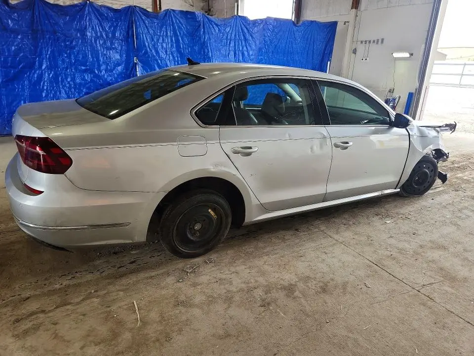2018 VOLKSWAGEN PASSAT SE  