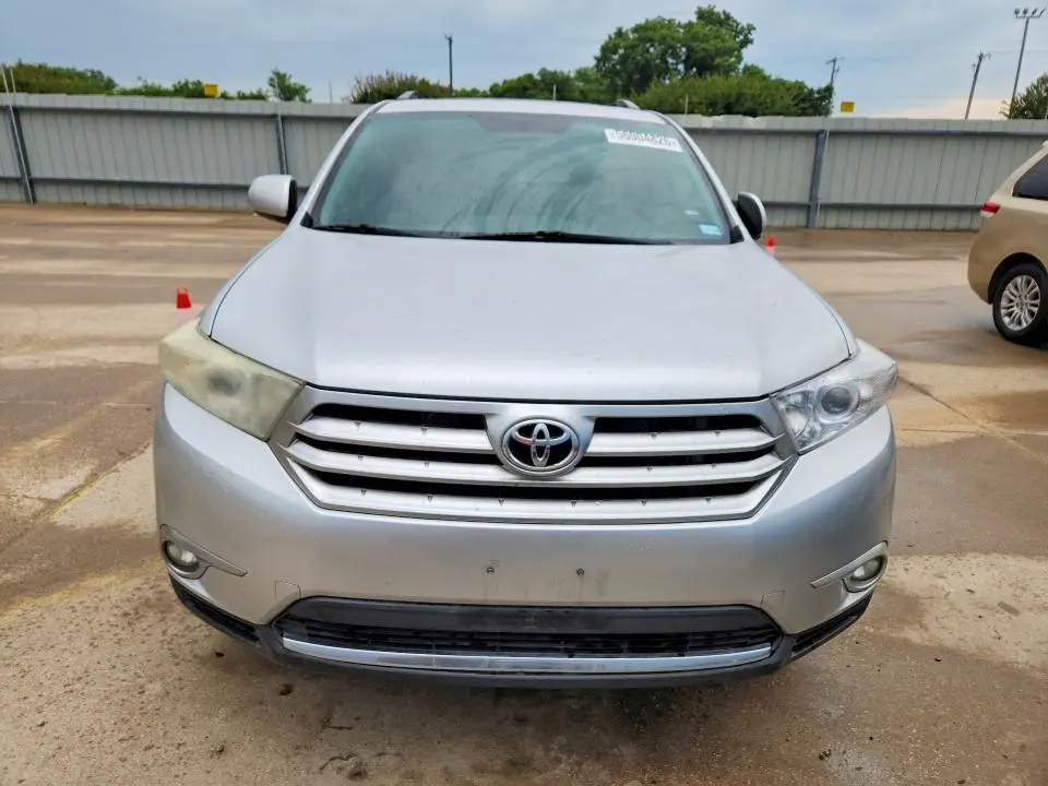 2012 TOYOTA HIGHLANDER SE  
