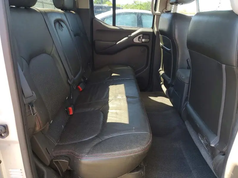 2010 NISSAN FRONTIER SE V6  