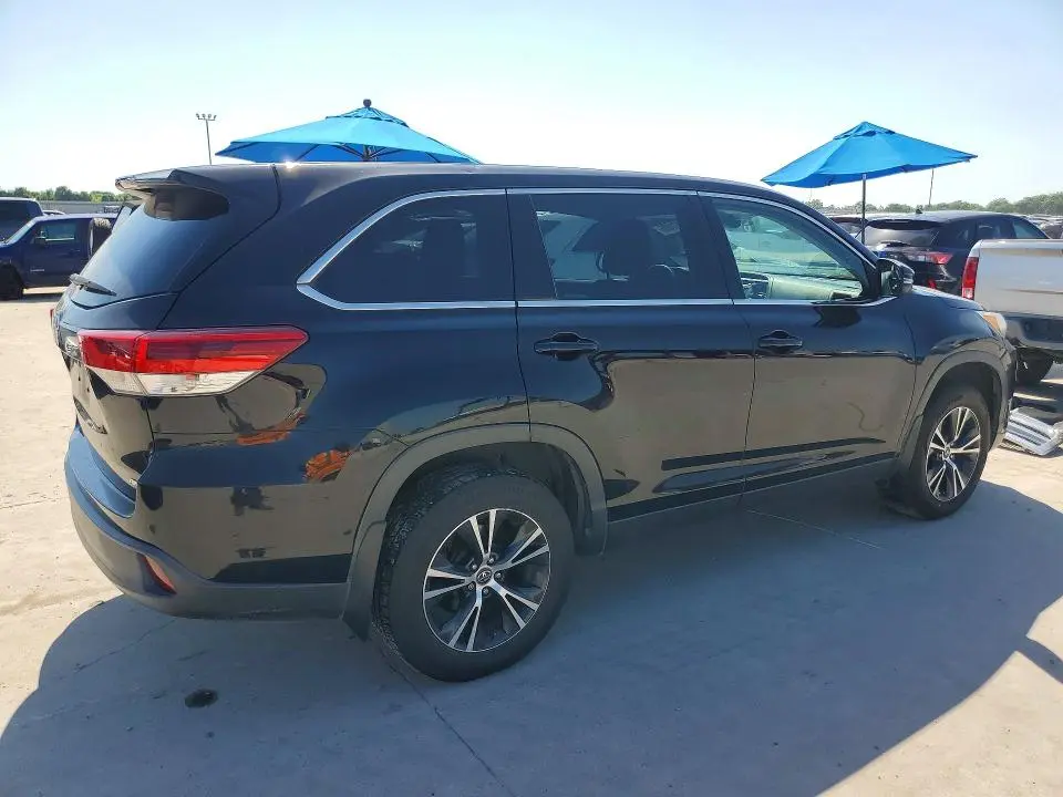 2019 TOYOTA HIGHLANDER LE  