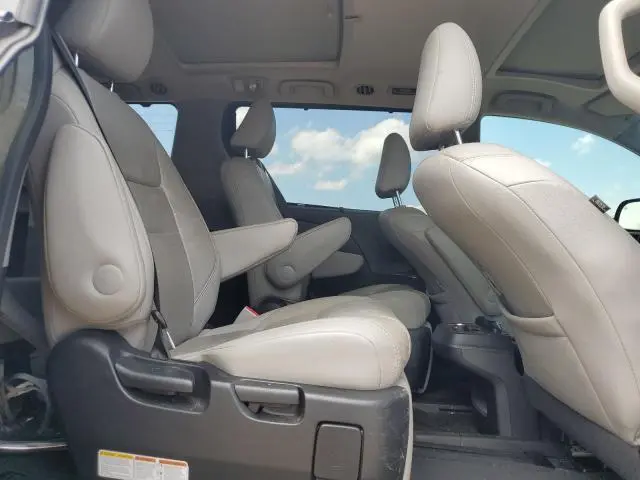 2015 TOYOTA SIENNA XLE  