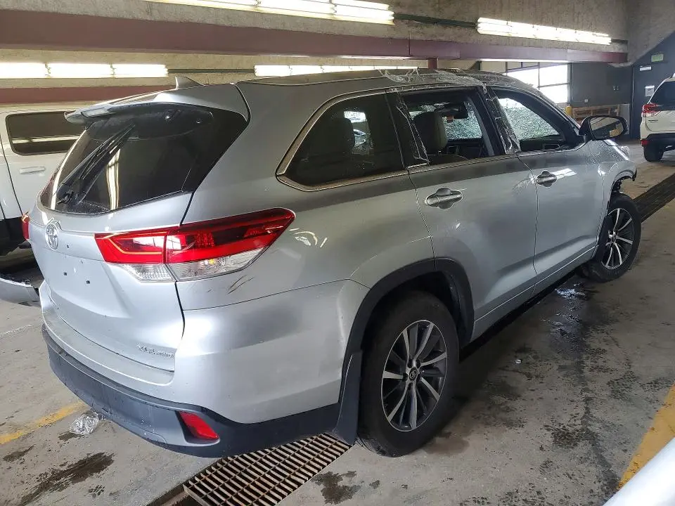 2017 TOYOTA HIGHLANDER XLE  