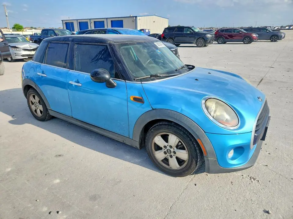 2017 MINI COOPER   