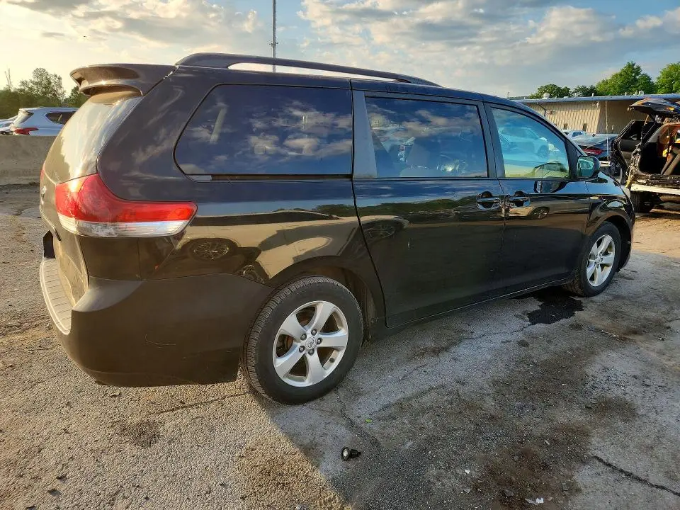 2011 TOYOTA SIENNA LE  