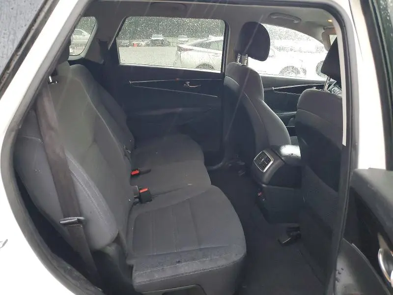2017 KIA SORENTO LX  
