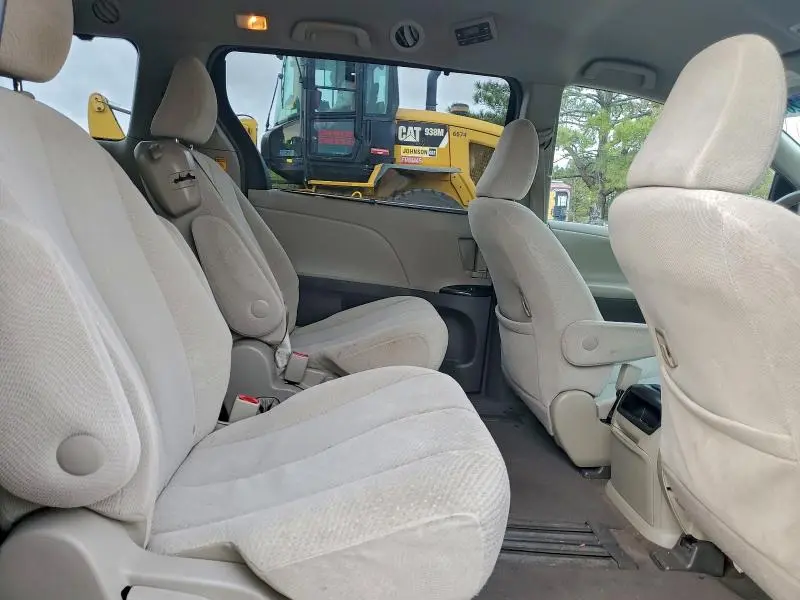 2014 TOYOTA SIENNA LE  