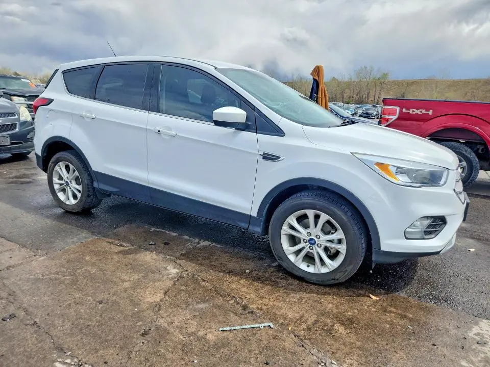 2019 FORD ESCAPE SE  