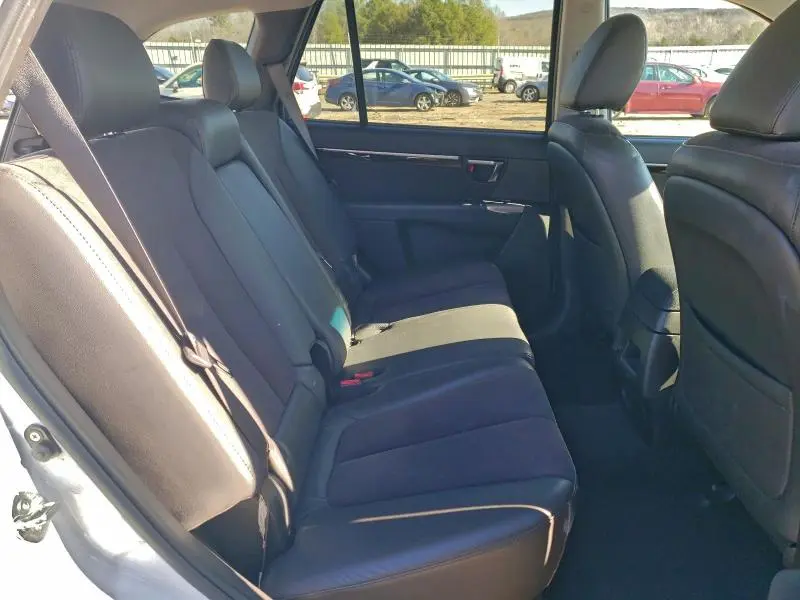 2011 HYUNDAI SANTA FE SE  