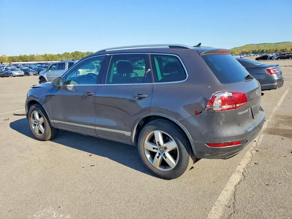 2011 VOLKSWAGEN TOUAREG V6  