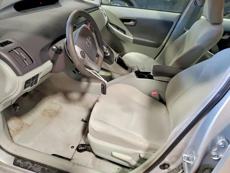 2010 TOYOTA PRIUS III  