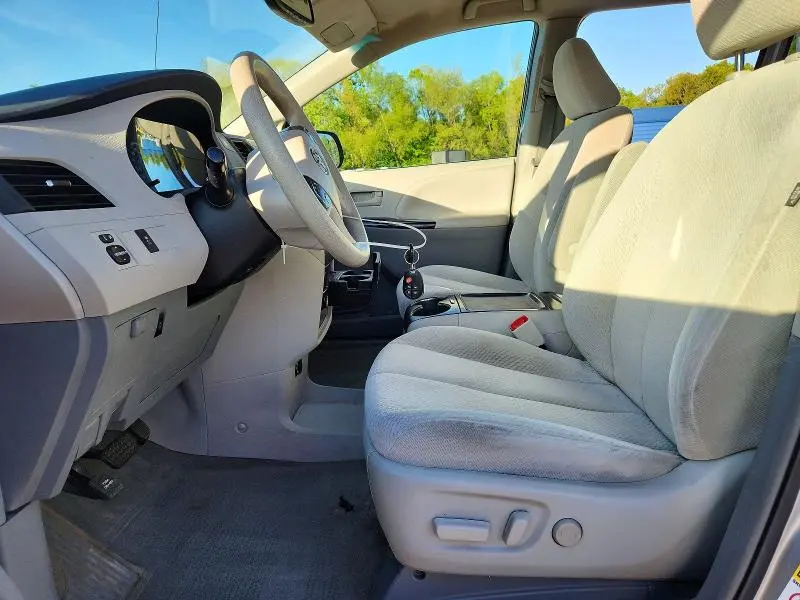2012 TOYOTA SIENNA LE  