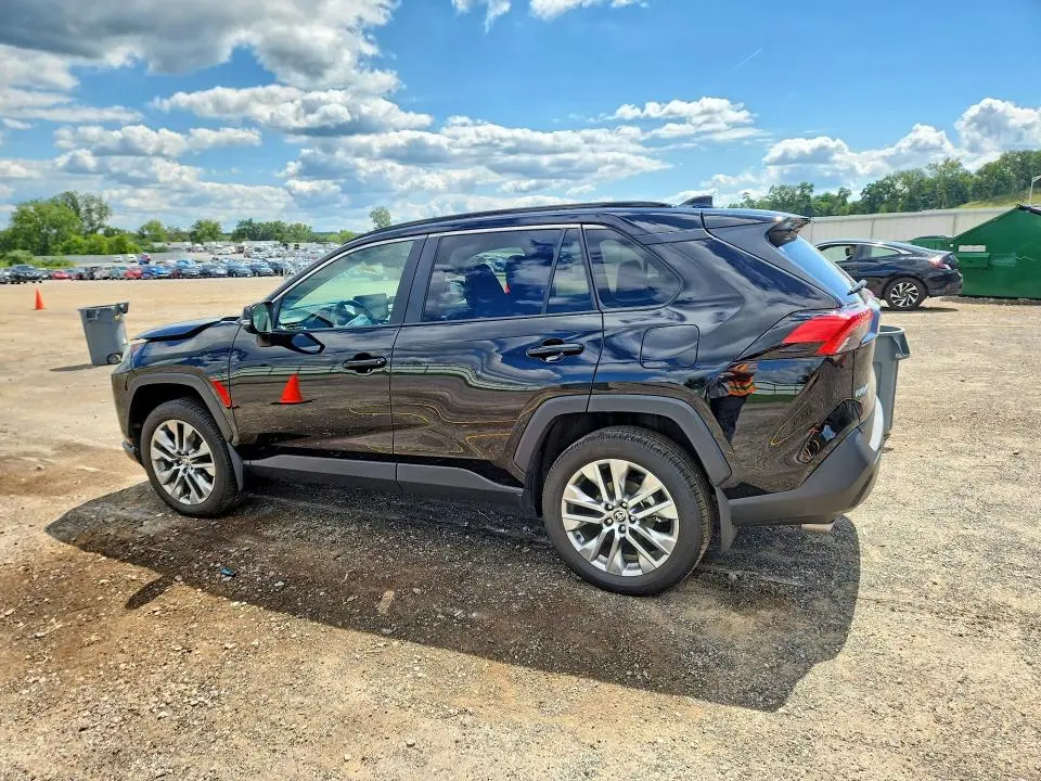 2025 TOYOTA RAV4 XLE PREMIUM  