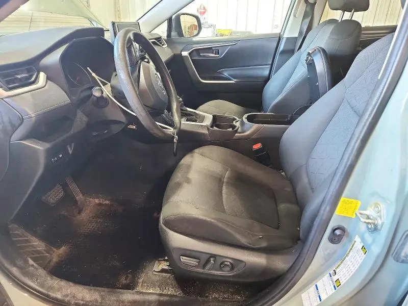 2021 TOYOTA RAV4 XLE  