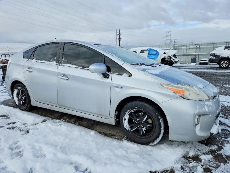 2013 TOYOTA PRIUS TWO  