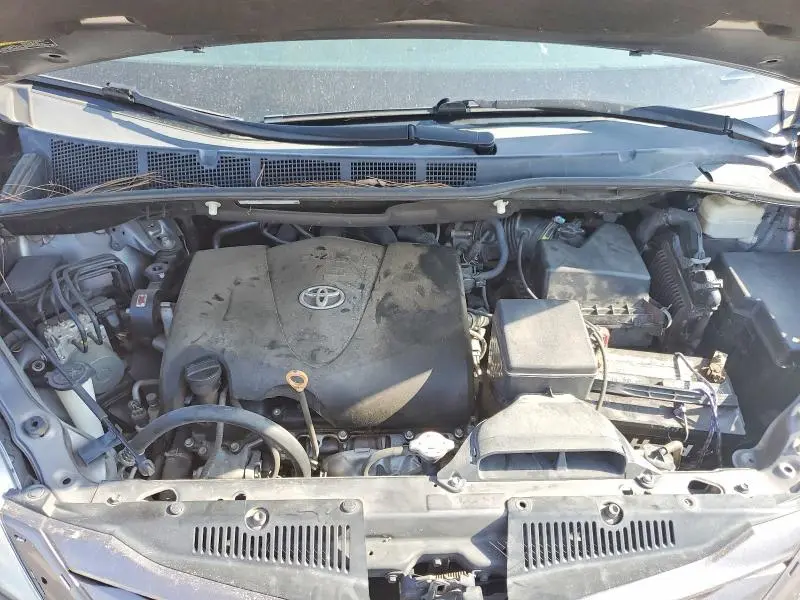 2017 TOYOTA SIENNA LE  