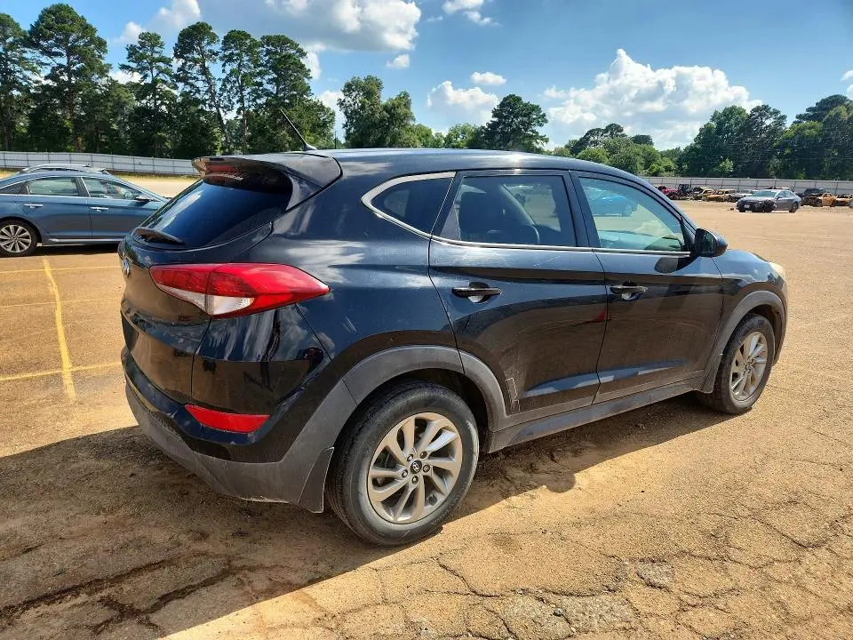 2018 HYUNDAI TUCSON SE  