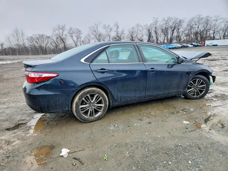 2016 TOYOTA CAMRY SE  