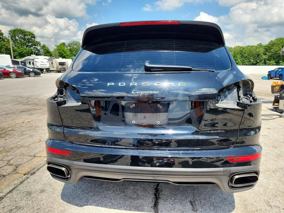 2017 PORSCHE CAYENNE   