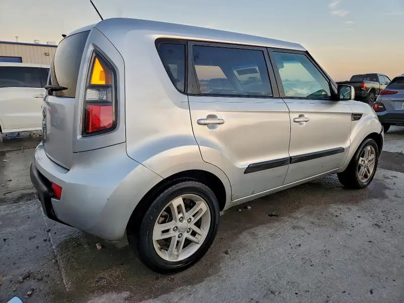 2011 KIA SOUL +  