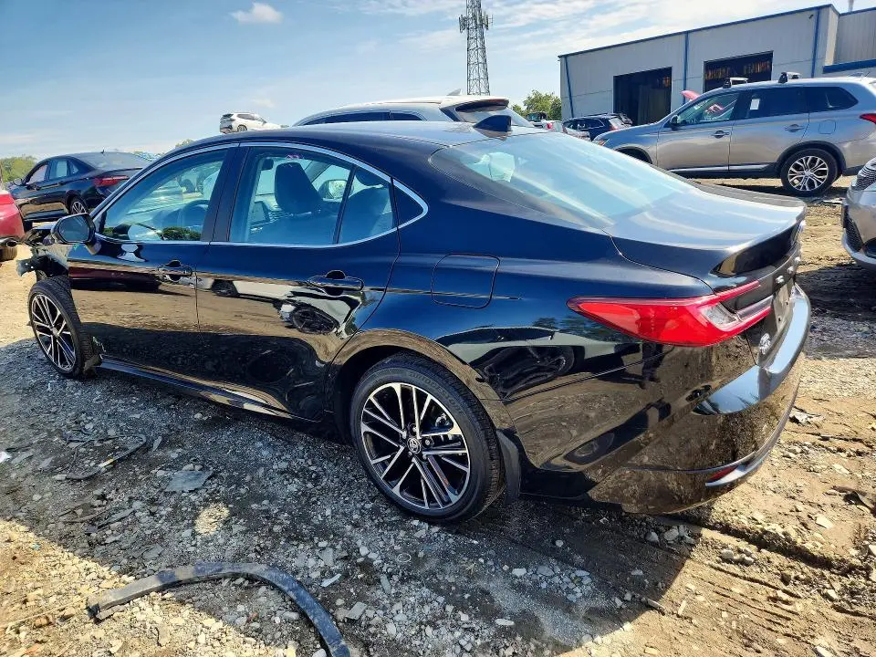 2025 TOYOTA CAMRY XLE  