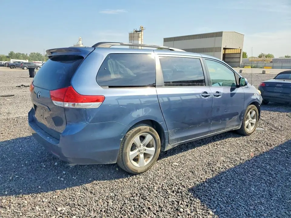 2013 TOYOTA SIENNA LE  