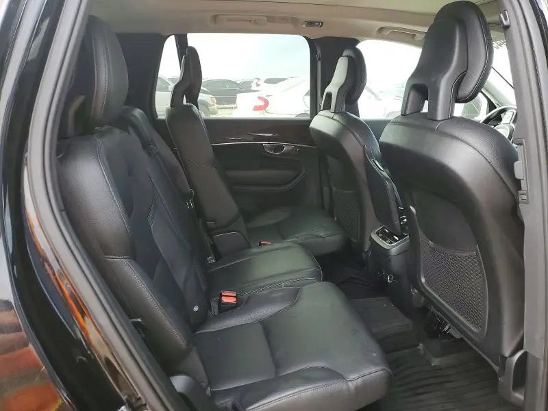 2016 VOLVO XC90 T6 MOMENTUM