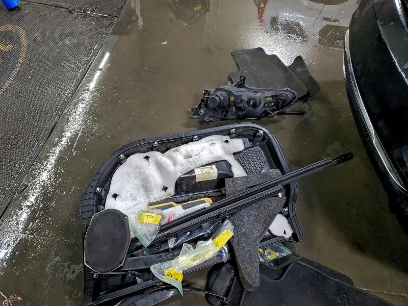 2013 CHRYSLER 200 LX  