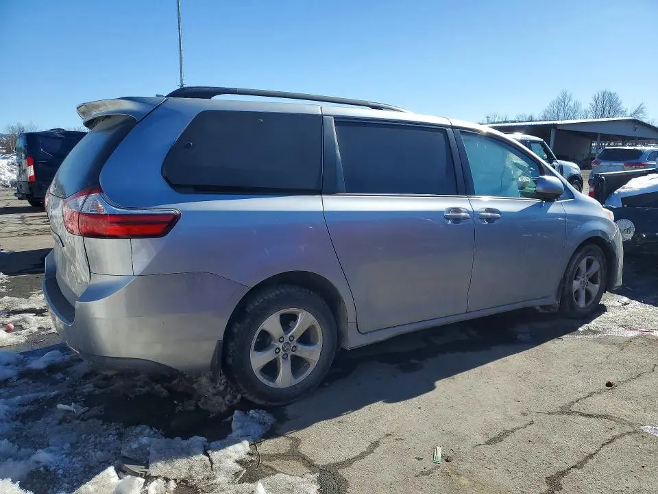 2018 TOYOTA SIENNA   