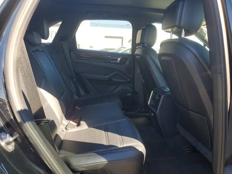 2019 PORSCHE CAYENNE   