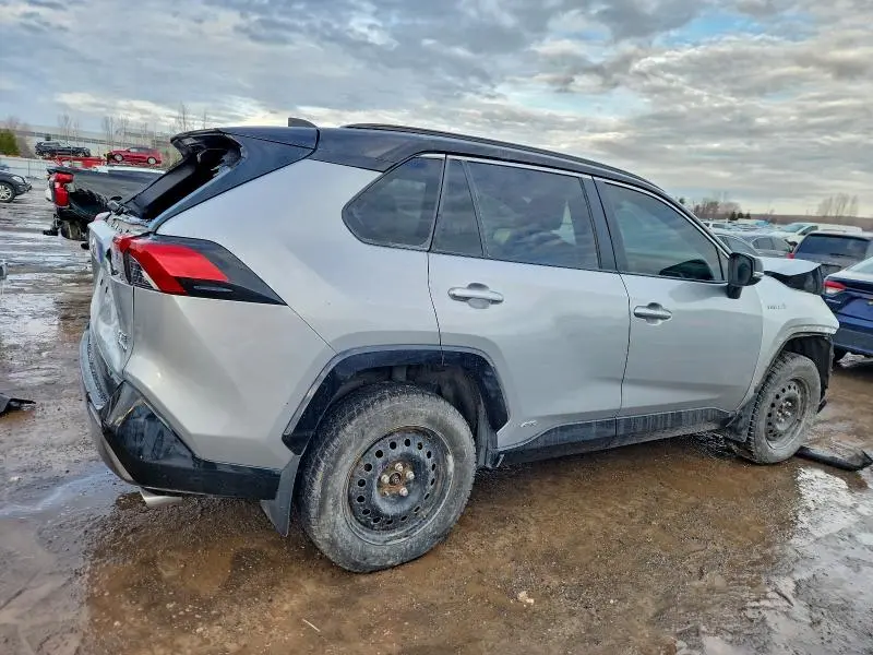 2021 TOYOTA RAV4 XLE  