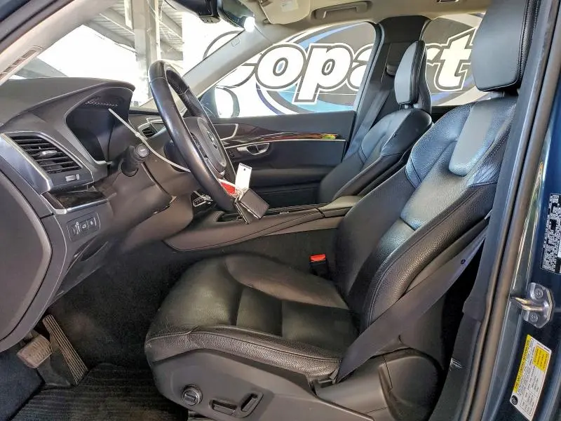 2019 VOLVO XC90 T8 MOMENTUM  