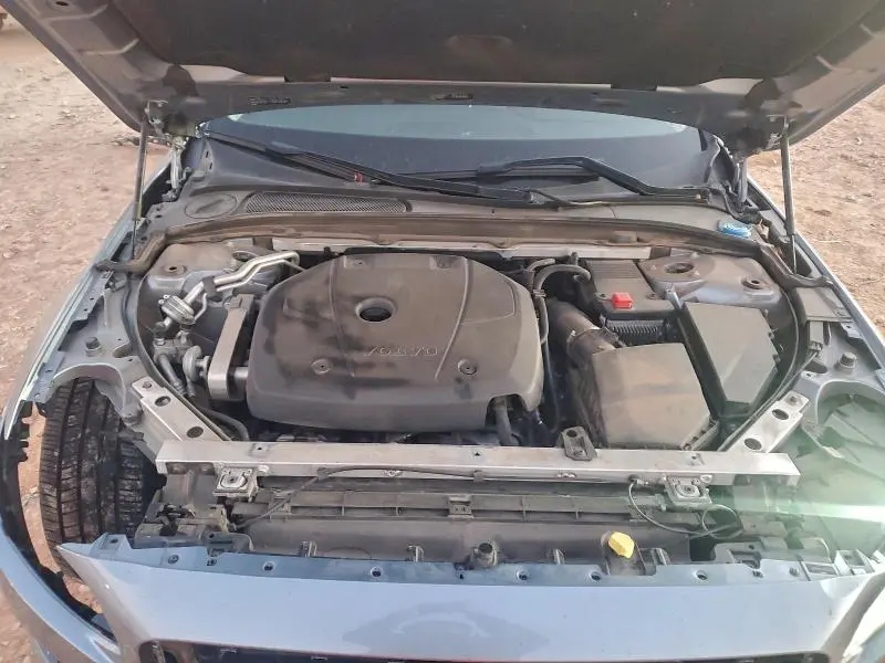 2018 VOLVO S90 T5 MOMENTUM  