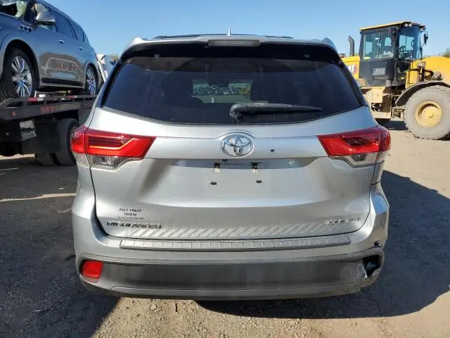 2018 TOYOTA HIGHLANDER SE  