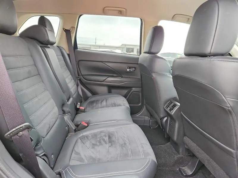 2019 MITSUBISHI OUTLANDER SE  