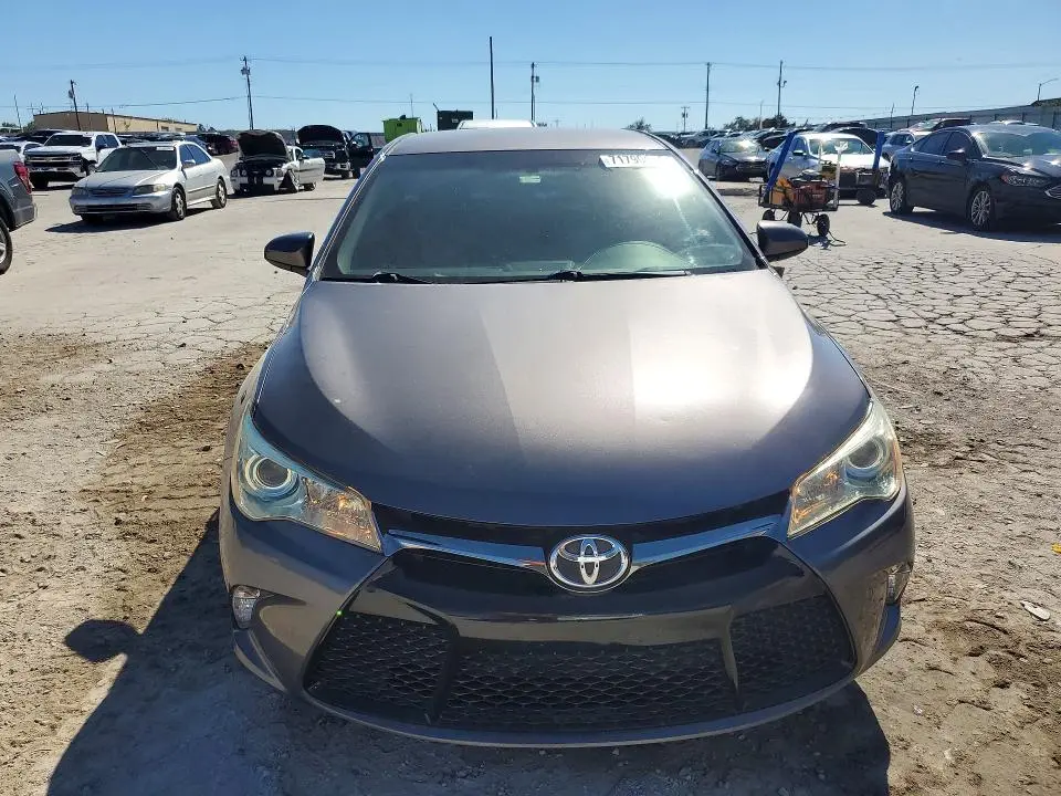 2015 TOYOTA CAMRY SE  