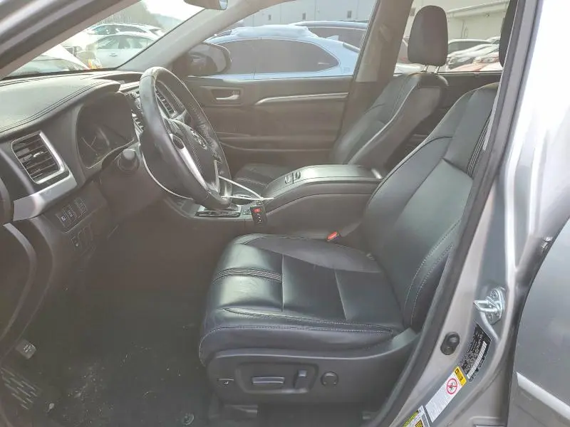 2017 TOYOTA HIGHLANDER SE  