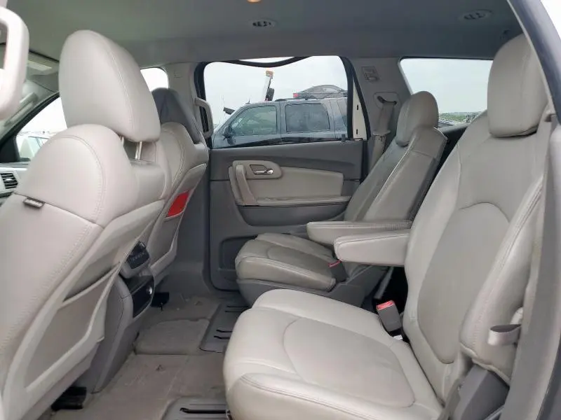 2010 CHEVROLET TRAVERSE LT  