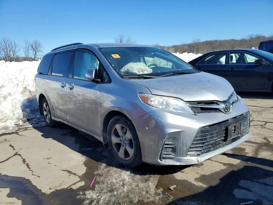 2018 TOYOTA SIENNA   
