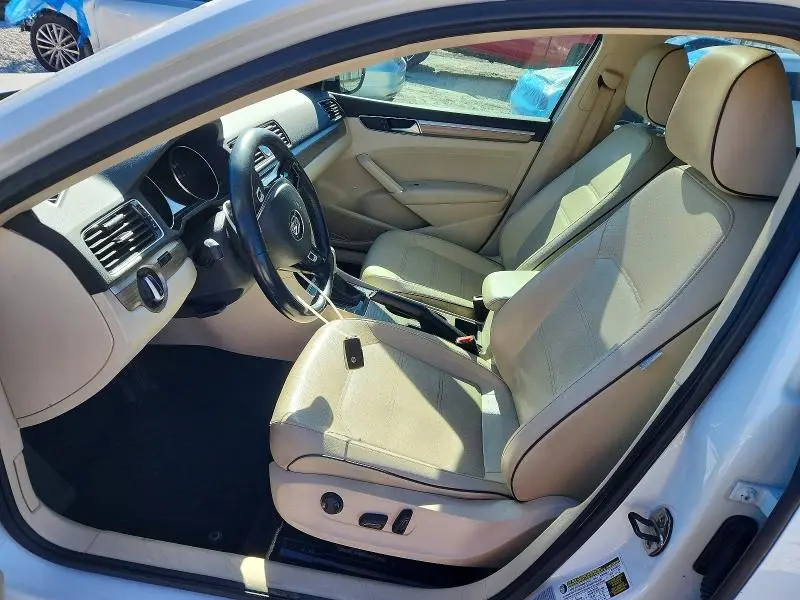 2017 VOLKSWAGEN PASSAT SE  