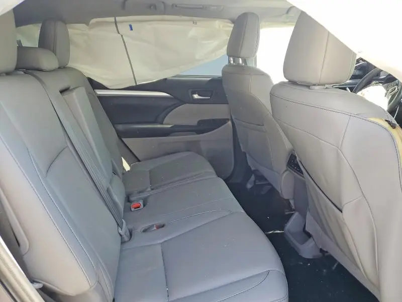 2019 TOYOTA HIGHLANDER XLE  