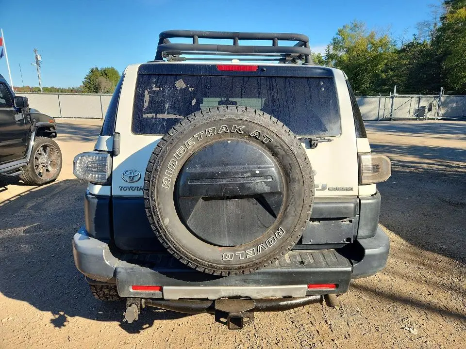 2011 TOYOTA FJ CRUISER BASE  