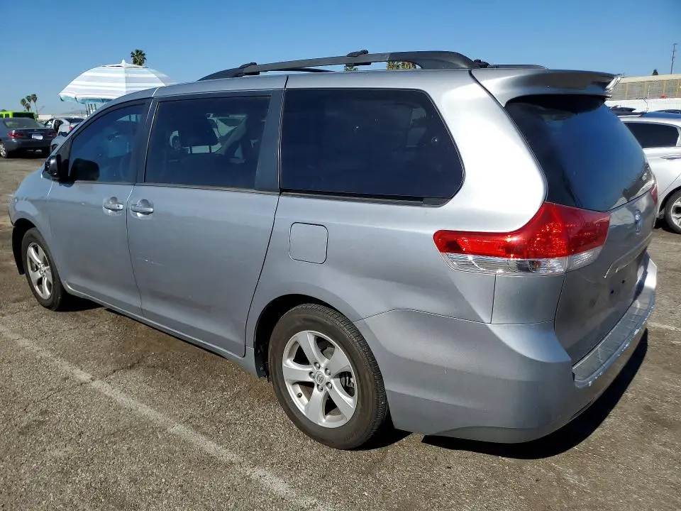 2013 TOYOTA SIENNA LE  