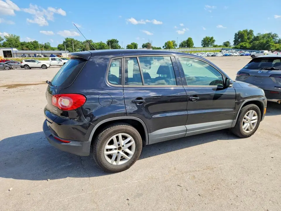 2011 VOLKSWAGEN TIGUAN S  